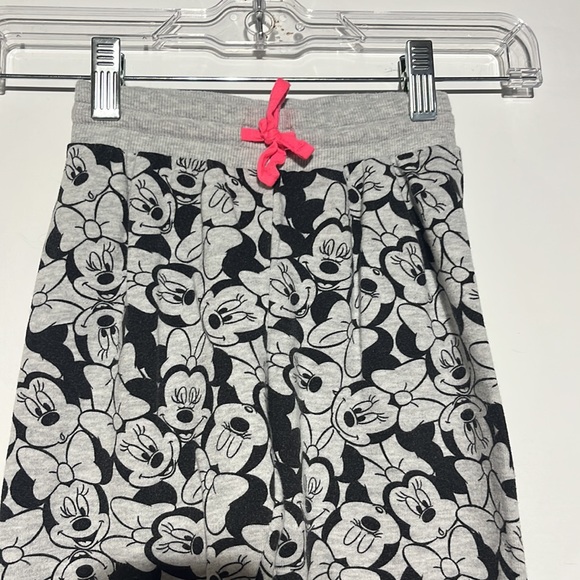 H&M Disney Girls Gray Minnie Mouse Printed Sweatpants Size 5-6 - Picture 3 of 8